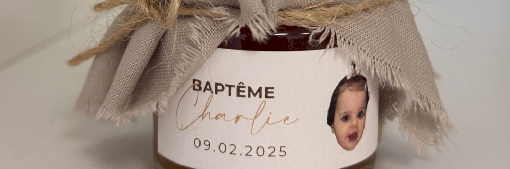 Pots de miel personnalisés pour baptême : le cadeau d'invité unique et symbolique Pots de miel personnalisés pour baptême : le cadeau d'invité unique et symbolique